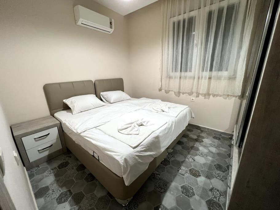 Daire Basement Floor, Merkezi, Erasta Mall Karsisi '21'